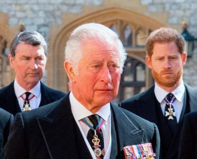 查尔斯有外遇,哈里过去的生活充满痛苦_王室_父亲_菲利普