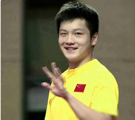 原创樊振东的笑容好暖樊振东17年赚了多少钱樊振东表情包大盘点