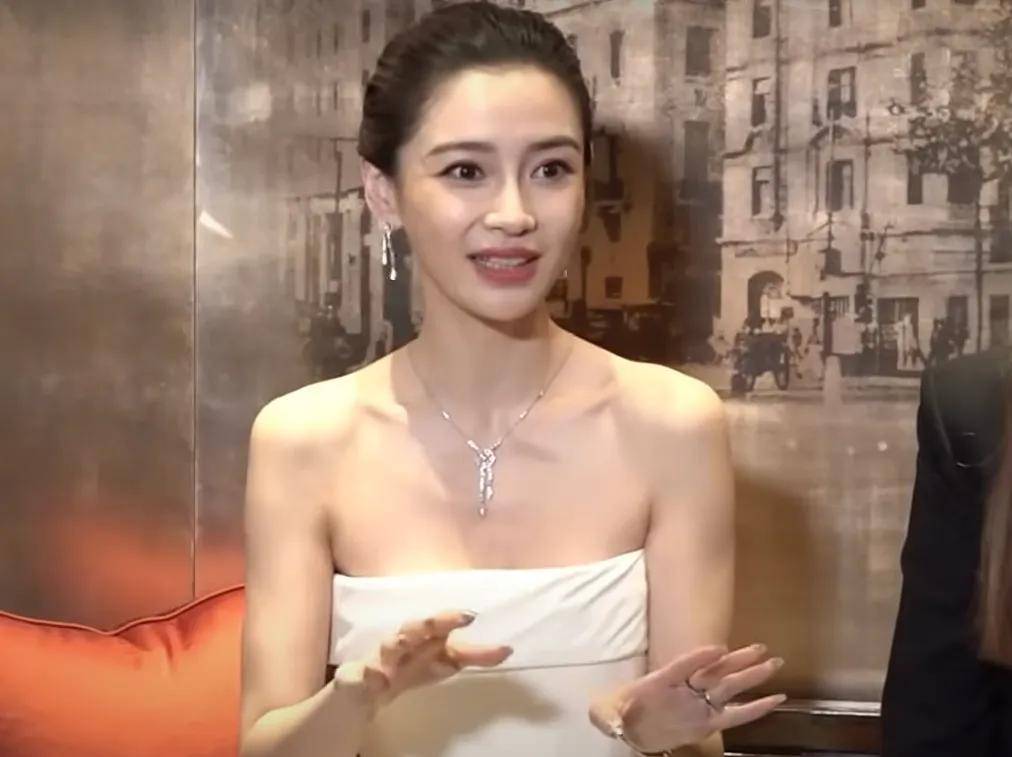 baby没工作叶珂忙事业黄晓明前任和现任近况摆一起差距明显