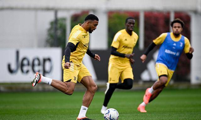 原创曼联欲以6000万欧元求购顶级后卫尤文谋替代拜仁或失去穆西亚拉