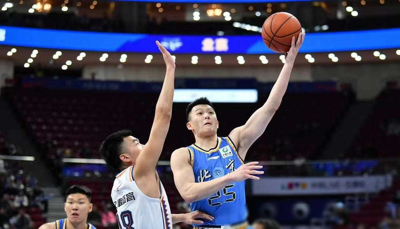 上海打响17分 14分的高潮,大中锋王哲林尽力了_北京队_范子铭_本赛季