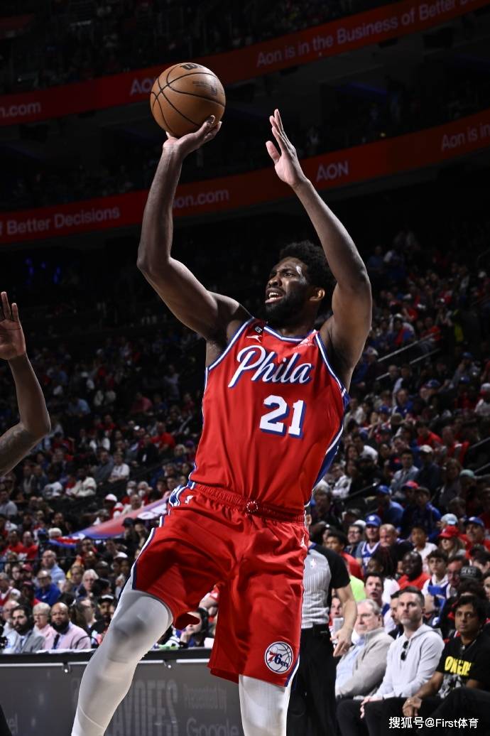 原创32137恩比德状态爆棚马克西28分成最强帮手班凯罗22157