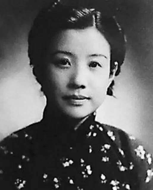 大家都叫他阿桂姐,也是青帮的创始人之一.