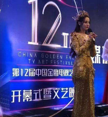 迪丽热巴成为首个90后金鹰女神却因手臂粗登上了热搜