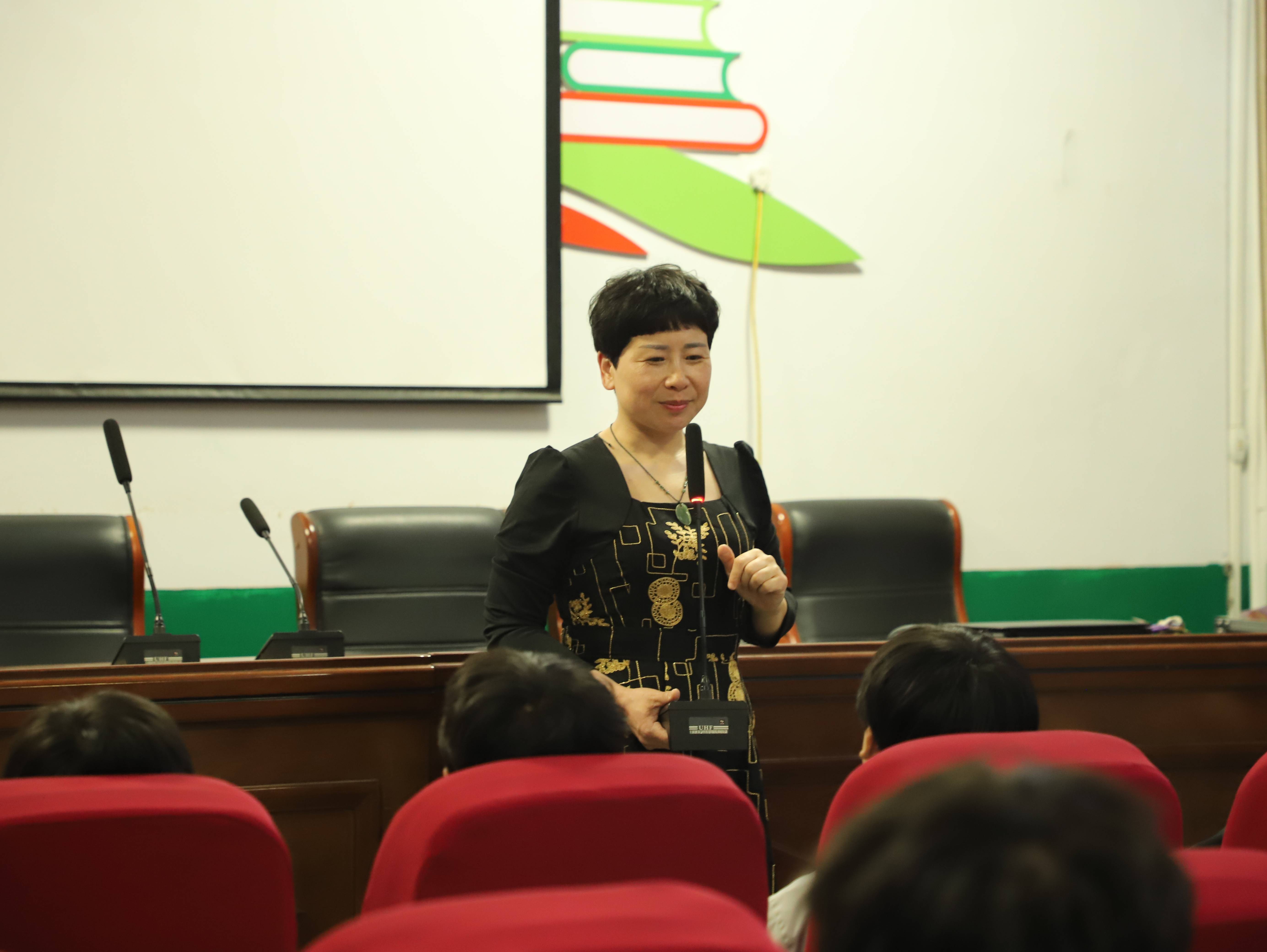 邓州市龙堰一初中举行追梦少年心理健康培训活动