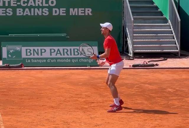 西西帕斯以6比1和6比0胜出展现火热状态