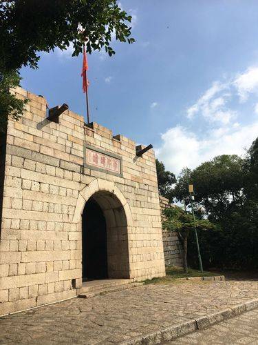 厦门胡里山炮台旅游景点,解开面纱,感受历史的震撼|胡里山炮台