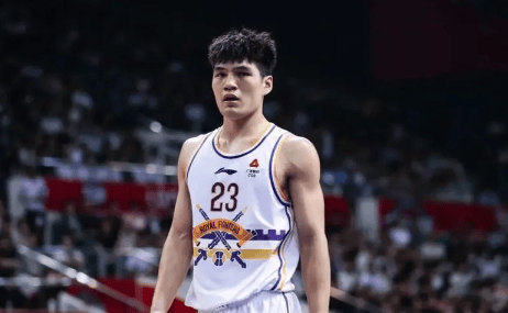 想加盟广东男篮,如今却在北控男篮中,惨遭球队的打压_陈国_cuba_比赛