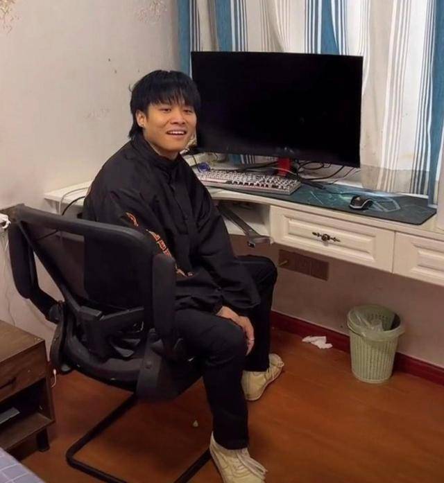 疯狂小杨哥真"疯狂"赚钱太多,一个亿买房,实体店主哭的心都有_薇娅