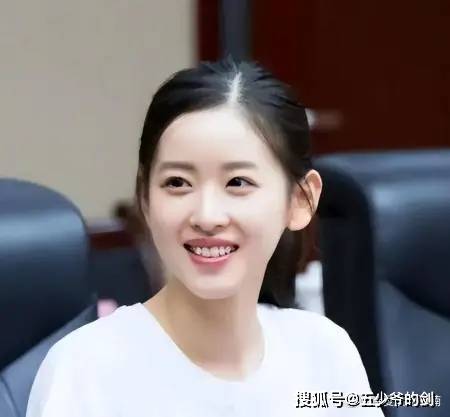 原创有一次王思聪发文讽刺章泽天年纪轻轻的非要去嫁给一个有钱人