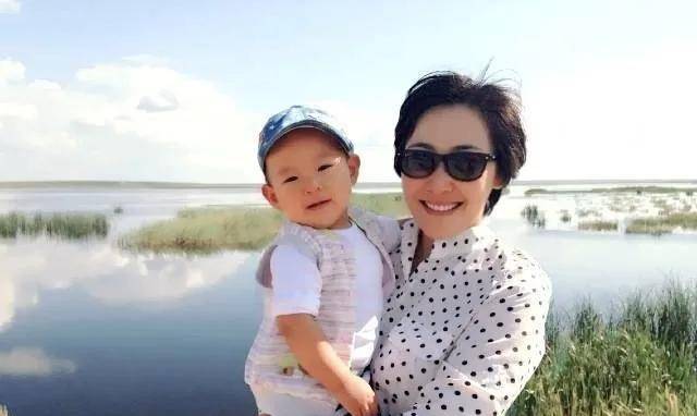 原创演员阿斯茹嫁给瘫痪的谷智鑫结婚9年生两子