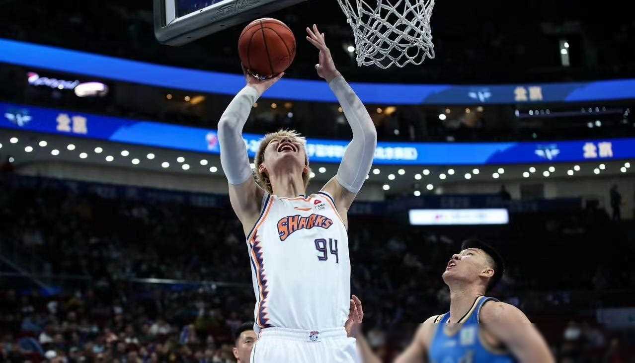 2米11大中锋,防守压力不小_范子铭_北京_内线