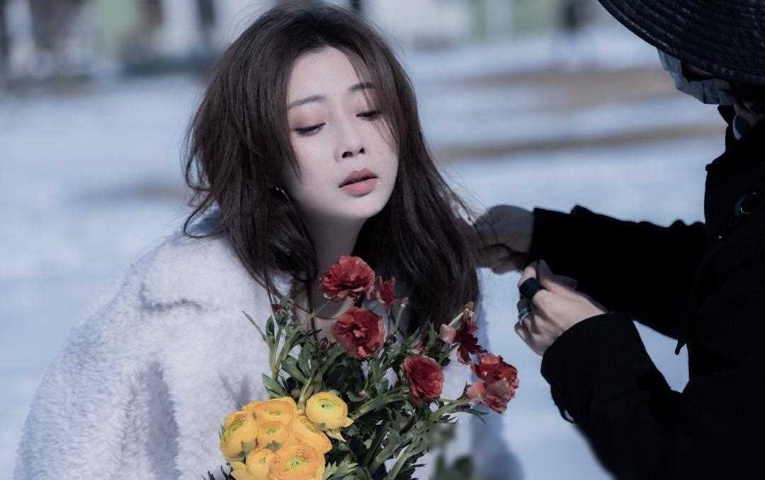 殷桃重庆美女演艺圈崭露头角军艺背景实力颜值备受瞩目