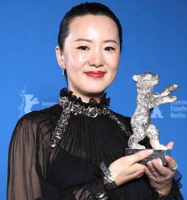 原创影后咏梅雍容大气一张正宫娘娘的脸皱纹也美丽