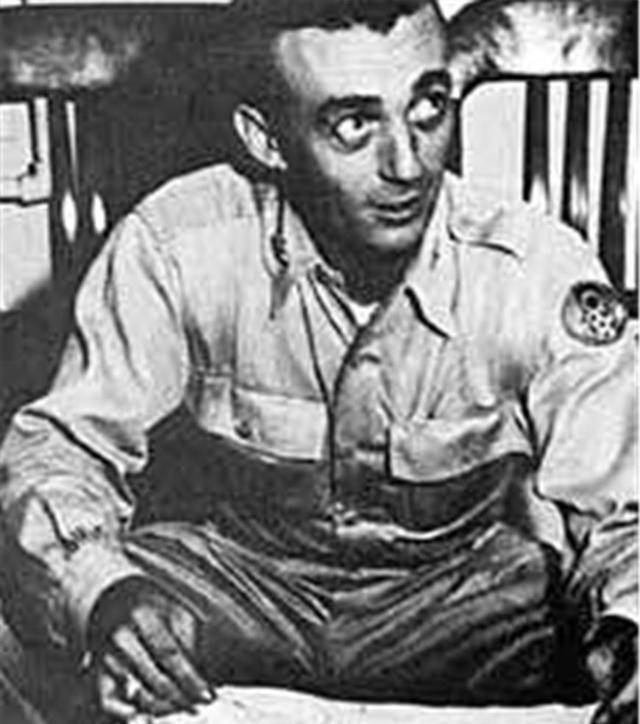 1947年7月5日,罗斯维尔城市的阳光像往常一样明媚,麦克.