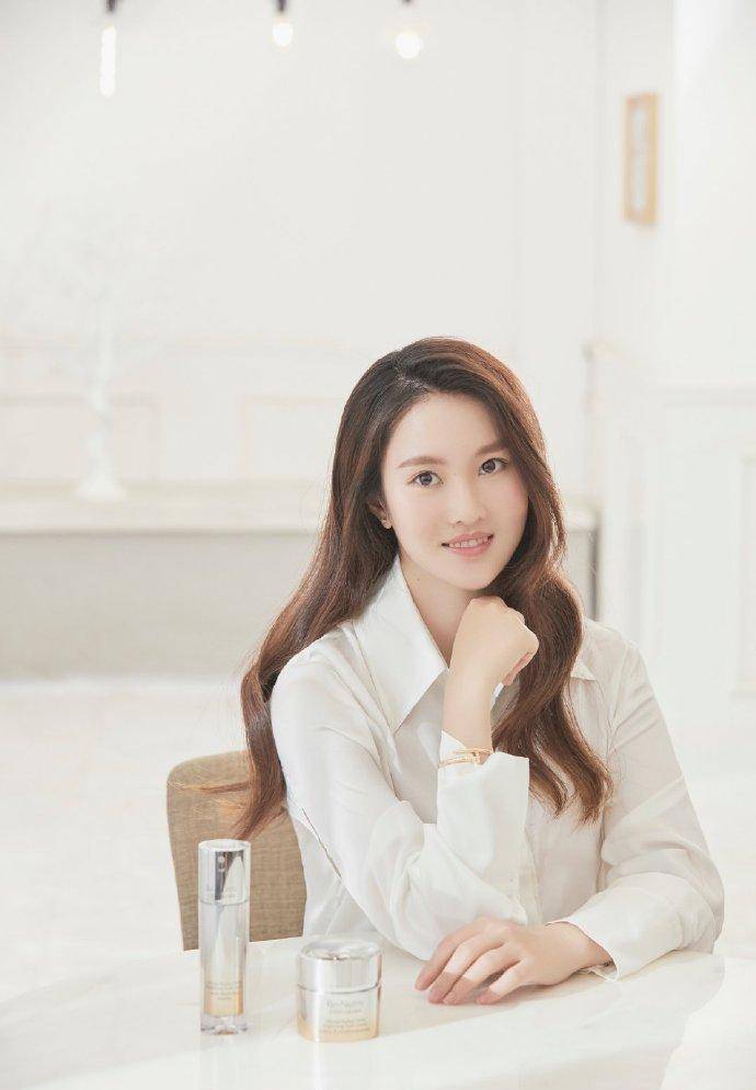 "跳水女神"陈若琳:肤白貌美,身材丰腴傲人,眼神勾魂有魅力