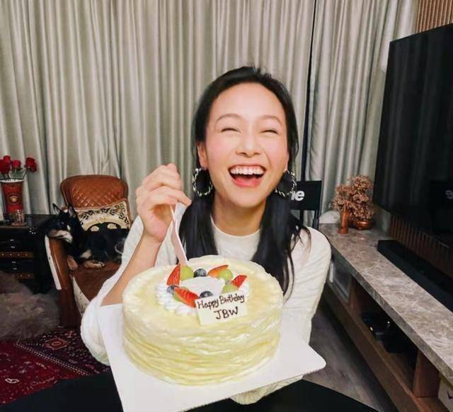 原创复出成谜黄心颖神隐近一年电话号码也已换掉与tvb仍有8年长约