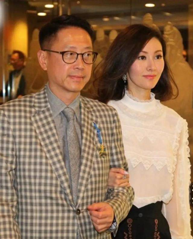 9岁时就身价十亿百套房产,如今400亿财产和公司等着继承_许晋亨_孩子