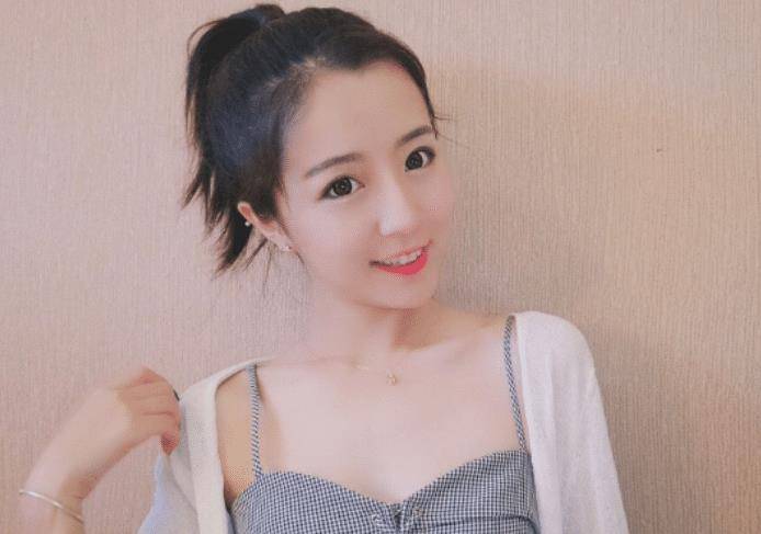 莉哥复出受挫只能回校读书另一身份被同学意外曝光