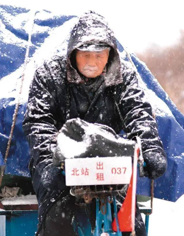 感动中国的白方礼馒头白水简单度日却为贫困生捐35万