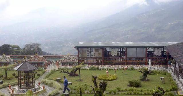 他是世界级大毒枭,出动50架战机没抓住,烧200万美元给儿女取暖_巴勃罗