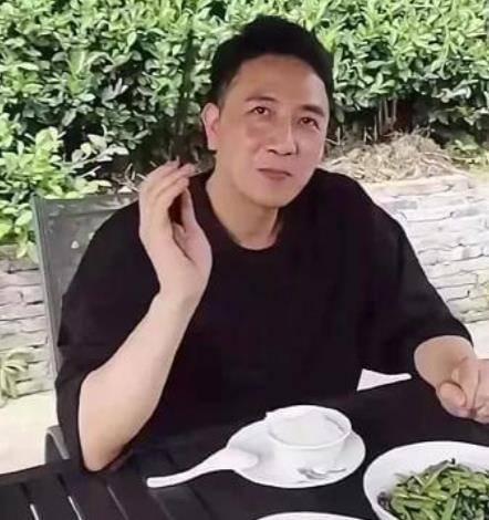 真假?林生斌被曝国外开始惬意生活,朱小贞娘家哥哥不愿提及过往