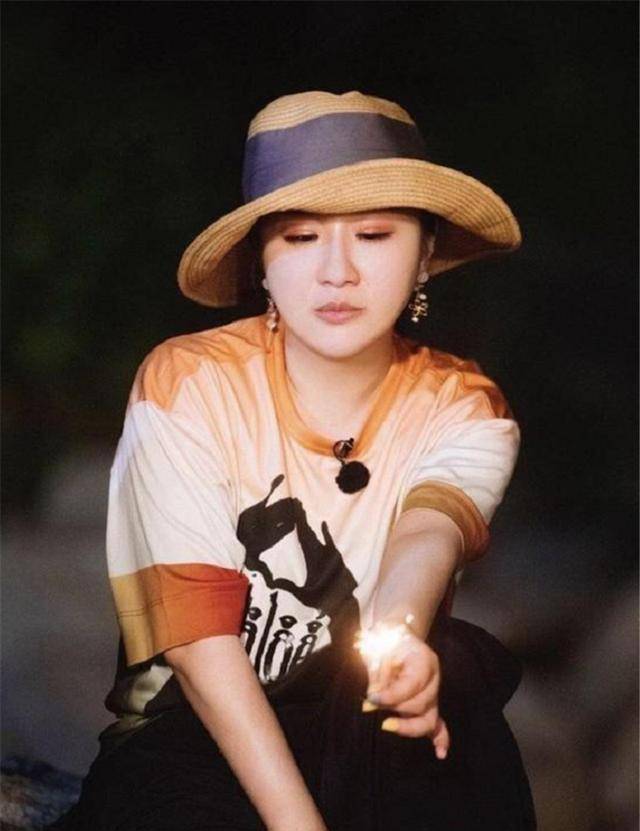 2014年,傅首尔和好友一起创办了公众号,她们的成名作《对于前任没有