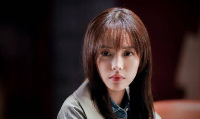 何妍双商超高,虽然受制于傅慎行,但是从未放弃过抵抗.