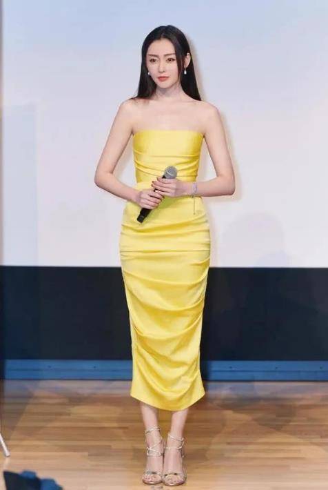 原创张天爱和李沁抹身材裙同台出境神仙颜值各有千秋真是仙女本尊