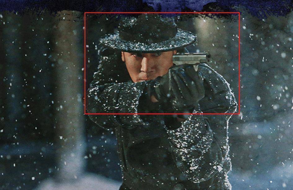 《悬崖之上》是一部谍战类型的电影题材,再加上张艺谋导演要求真实的