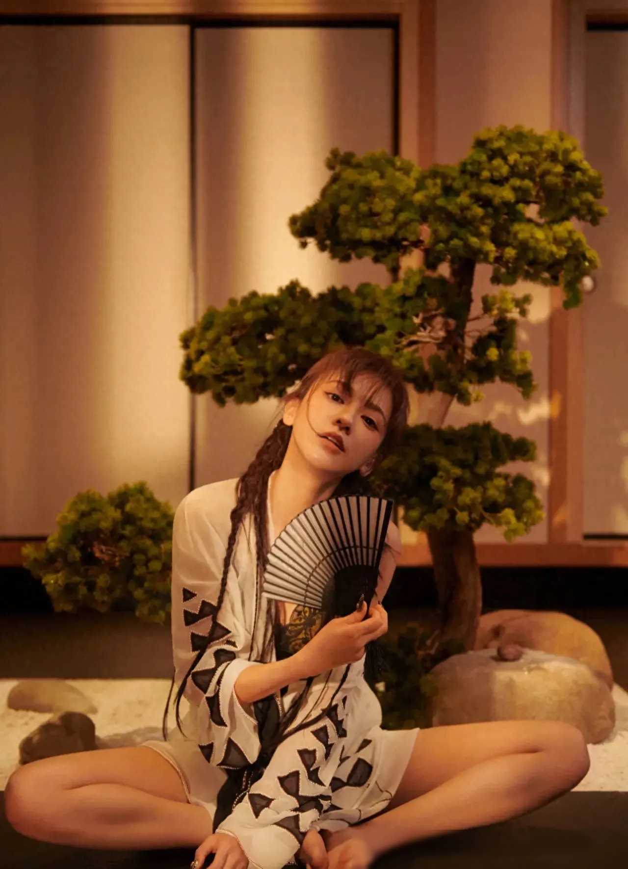 曾交往47个男友嫁大12岁导演41岁幸福流油的女星