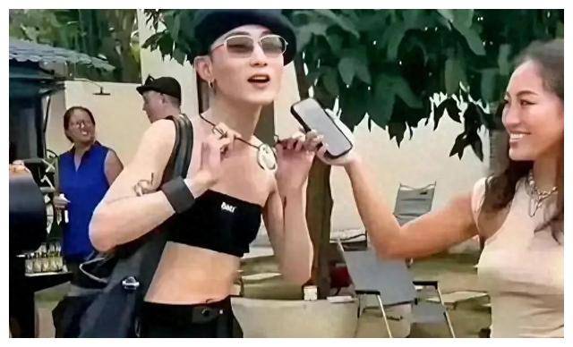 作为曾经的港圈大美人之一,张敏年轻时的颜值身材都是顶级的,但如今