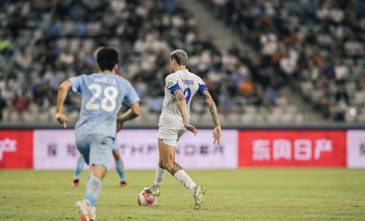 原创刘越1v3超级世界波安永佳90分钟绝平武汉三镇11新鹏城4轮不胜