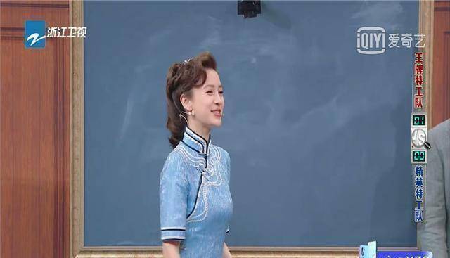 原创关晓彤和杨颖舞台旗袍造型pk杨颖虽老但气质却完美