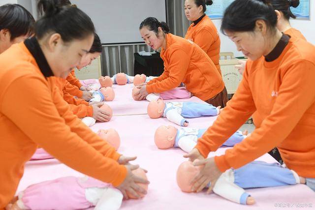 母婴护理师怎么报考报考条件含金量如何