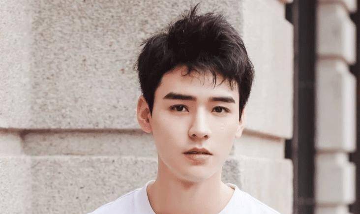 原创女友视角下的龚俊这眼神杀太有磁性这分明就是520一只小奶狗