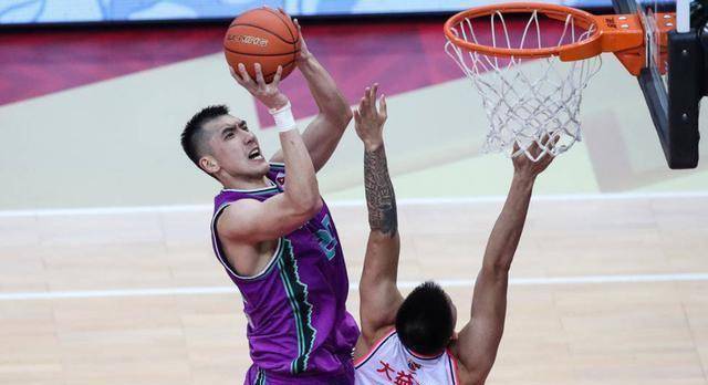 原创国产四巨头爆发广东男篮18分大胜赵睿挡不住高诗岩2489