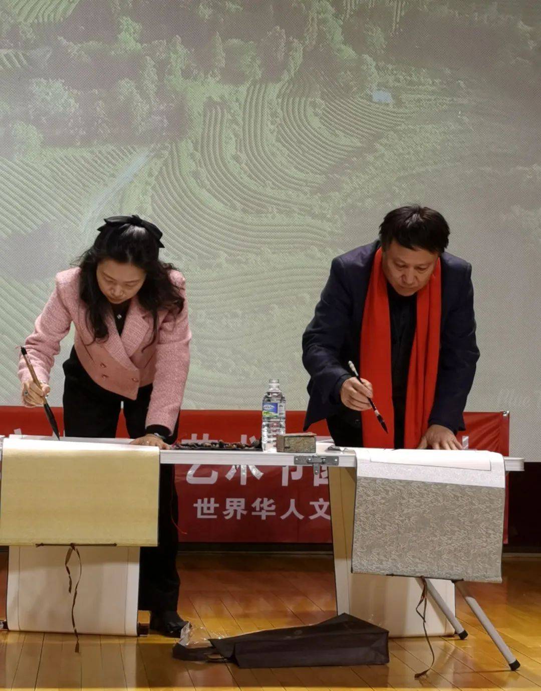 仁川 西艺协会 副会长李润珠(美术)致辞,世界华人