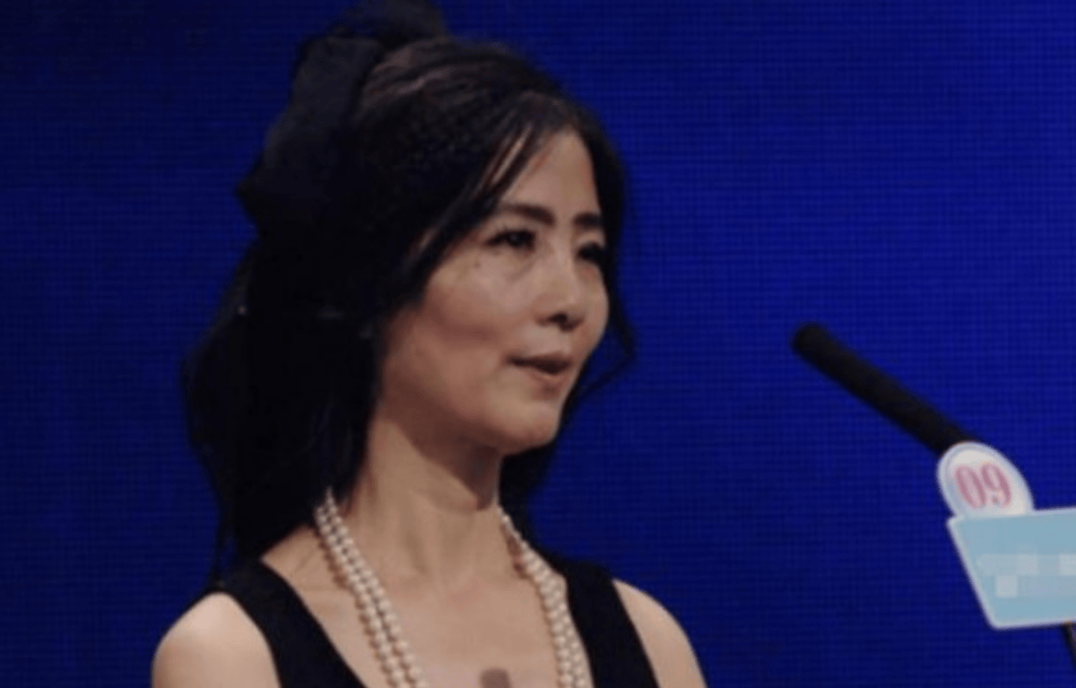 刘阳被肖晓琳的成熟,智慧和母性所吸引,而肖晓琳也被刘阳的真诚和热情