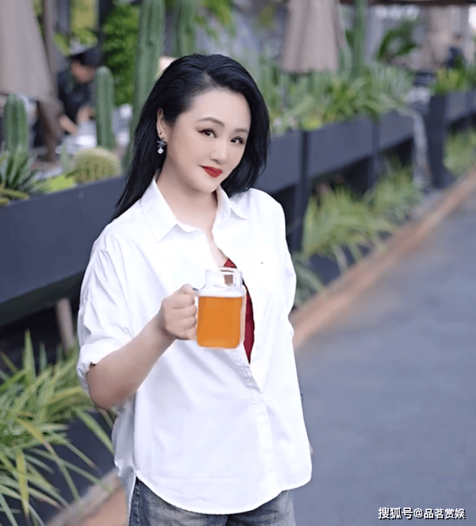 原创曹颖巅峰时结婚消失如今走上直播带货一年销售额超5亿