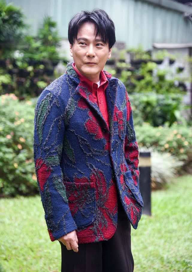 唱了一辈子情歌的张信哲,难道真的遇不到属于自己的爱情了吗?