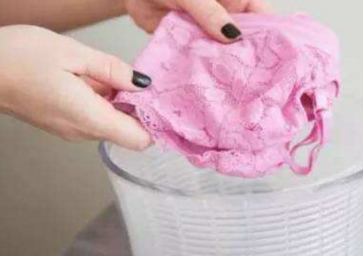 女人洗内裤要注意这3个细节否则可能会越洗越脏