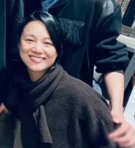周韵近况引关注照片中形象大变两子与姜文相似度高