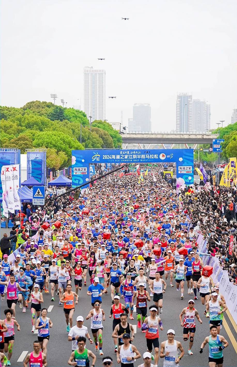 应天河畔和大桥公园,最终抵达江阴市体育馆