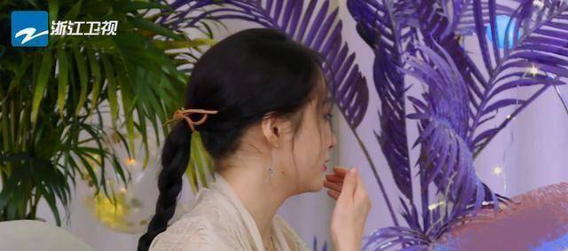 原创关晓彤曝王牌家族塑料情私下聊天无人理杨迪都看不过去