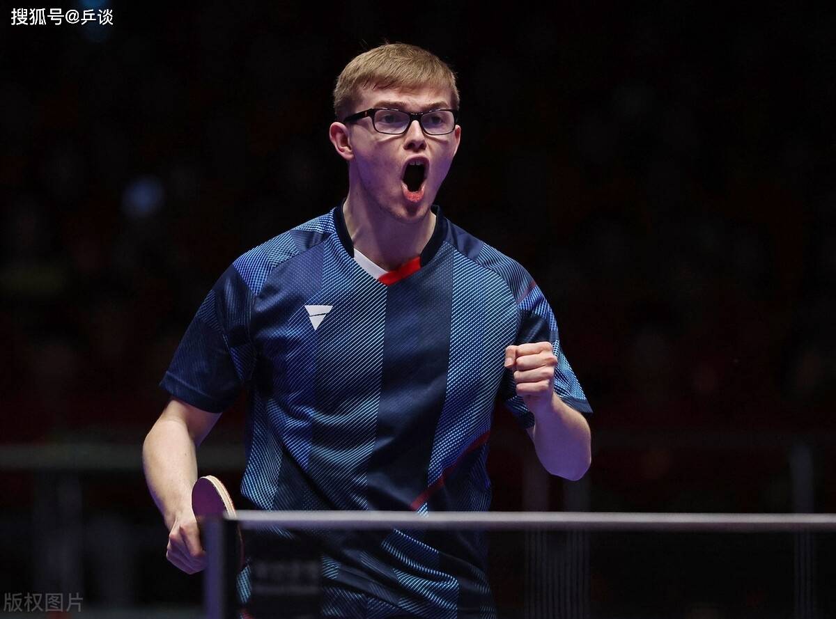 场的核心战斗,两位选手都是名将,实力不俗,不知道究竟是直板能够获胜