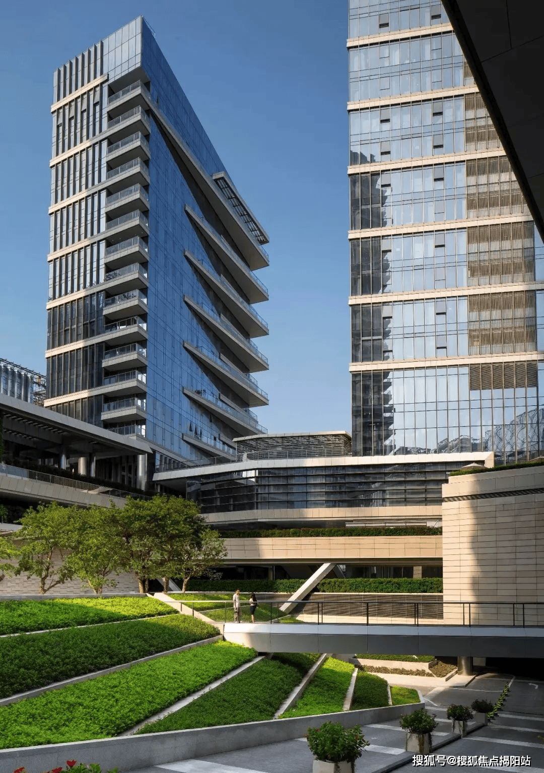 深圳湾1号莱佛士公寓交房时间深圳南山深圳湾1号莱佛士公寓售楼处