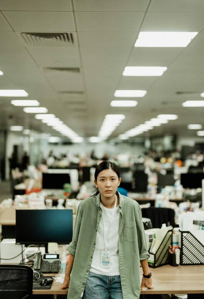 30岁余香凝获香港金像奖最佳女主角当晚活动换三套服饰都明艳动人