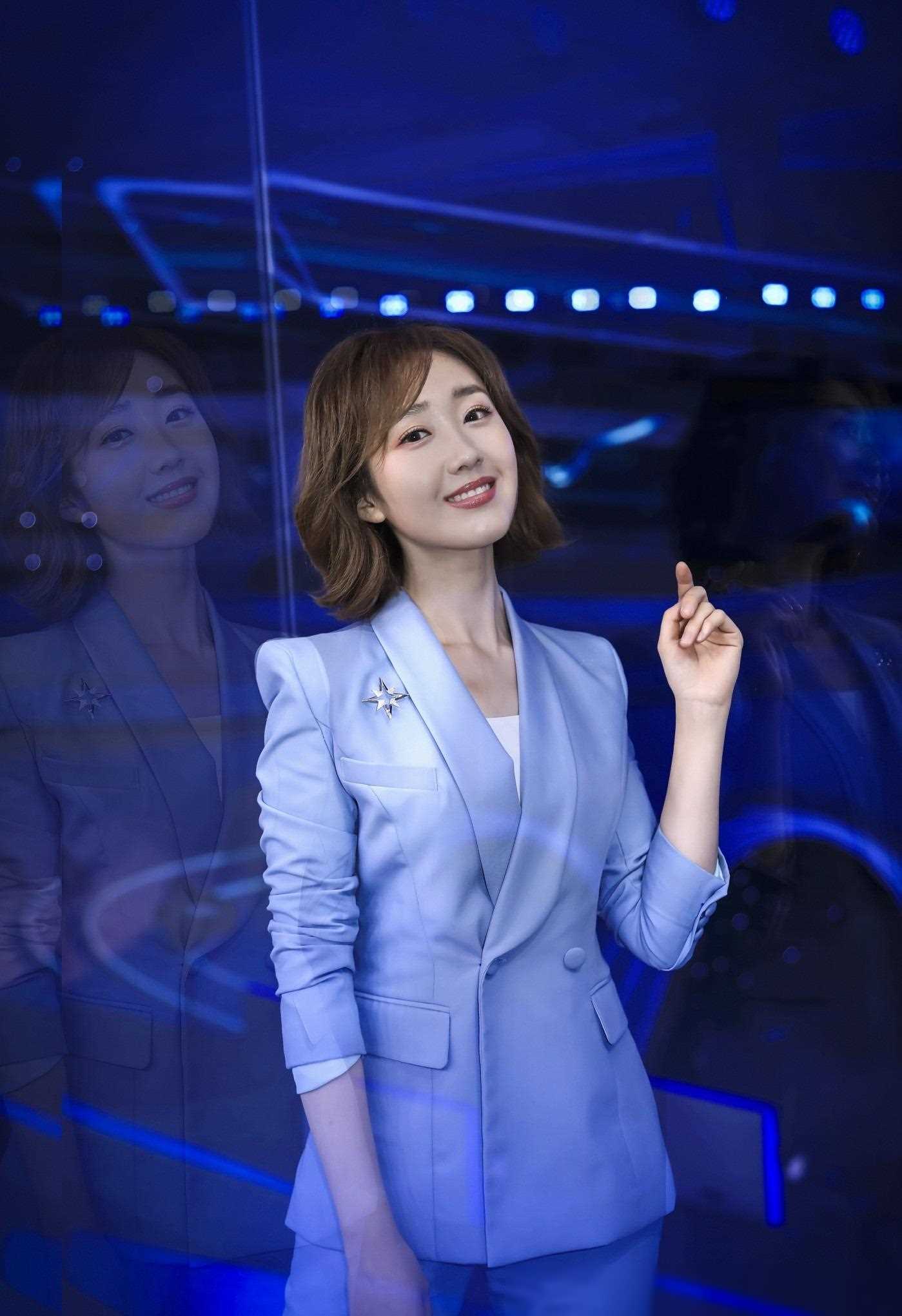 90后美女主持人:四载逐梦绽放春晚舞台_王嘉宁_成功_成长