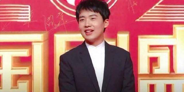 原创国剧盛典红毯谭松韵美张若昀帅穿着羽绒服的郭德纲最接地气